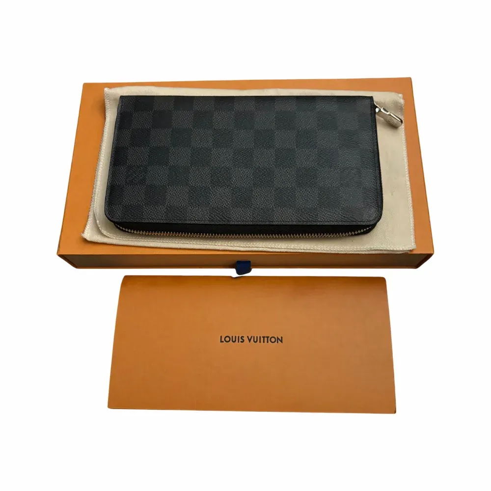LOUIS VUITTON Zippy Wallet / Organizer Damier Graphite